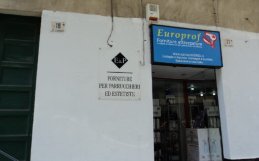 Bottega in via Oliveto Scammacca