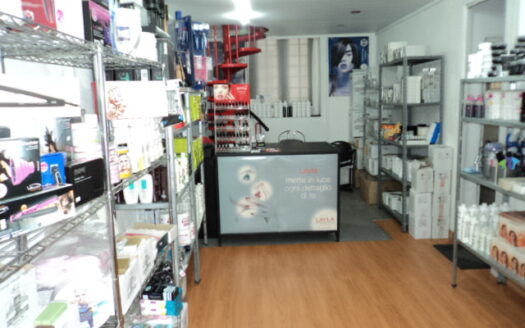 Bottega in via Oliveto Scammacca